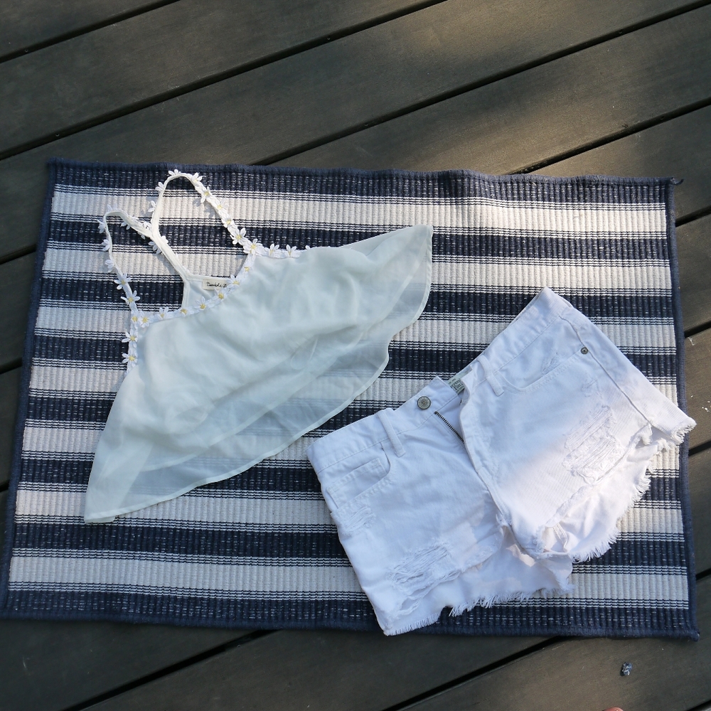 Flowy Daisy festival top NWOT